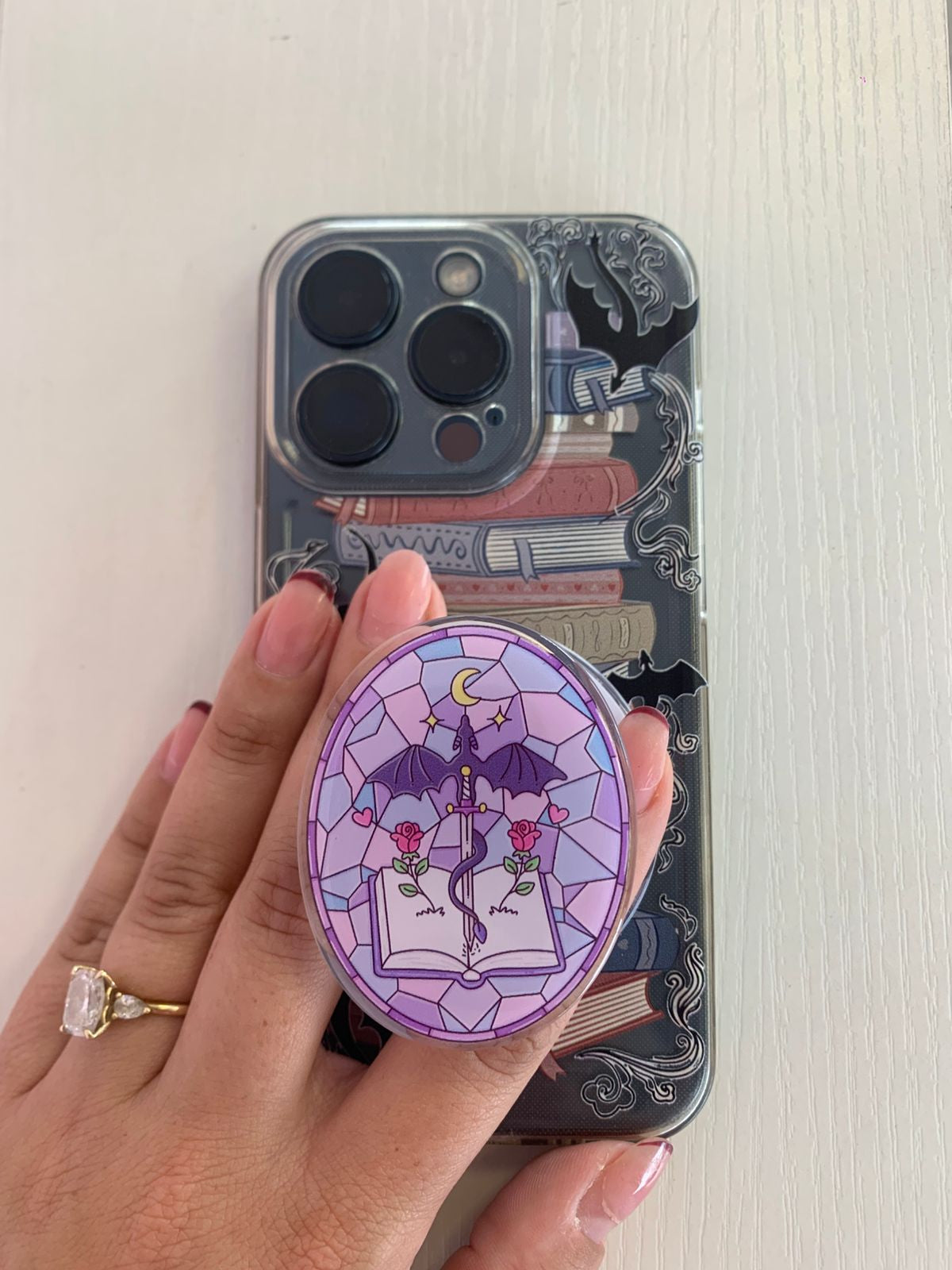 "Romantasy" Magsafe Kindle Grip