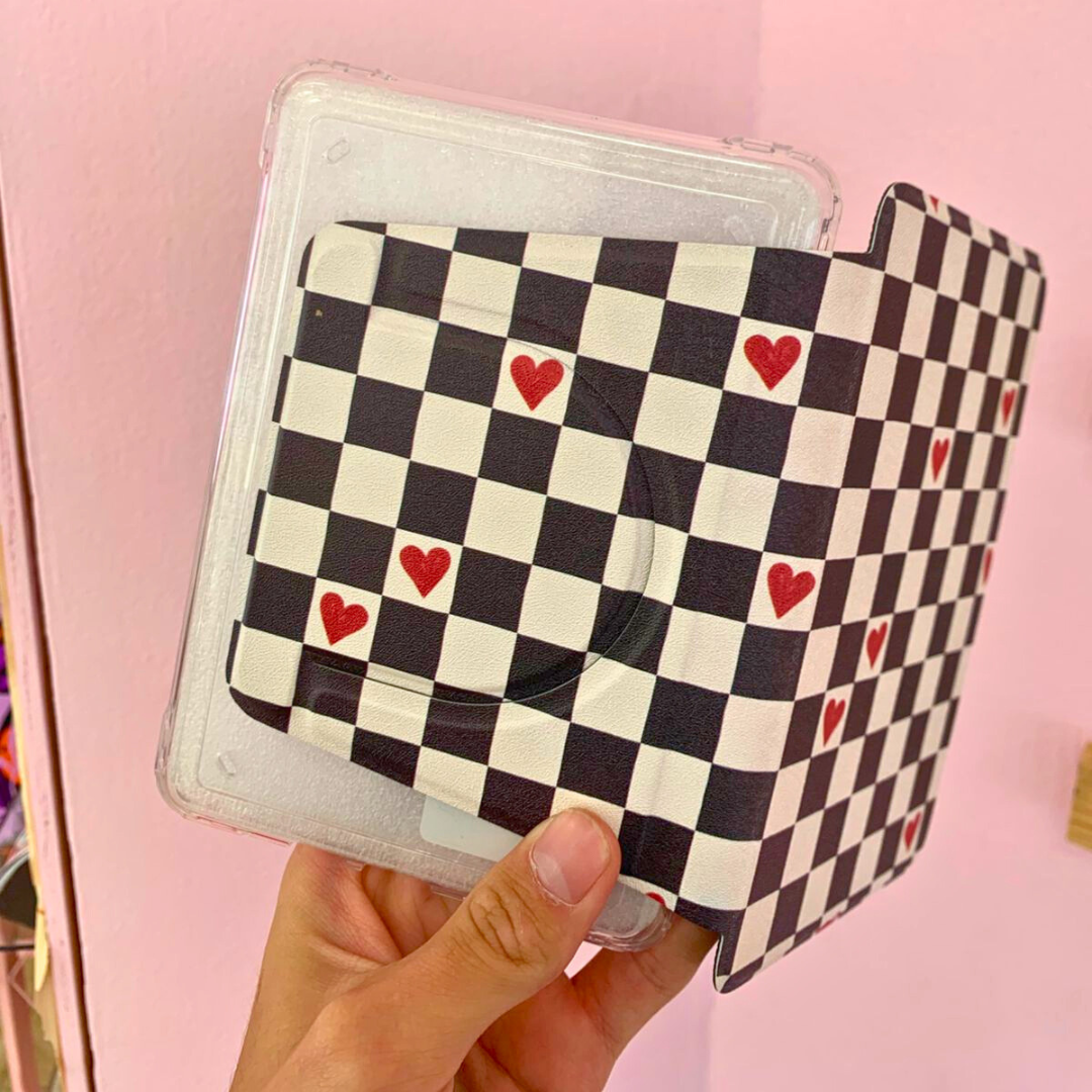 Hears & Checkers Back Magnetic Kindle Case